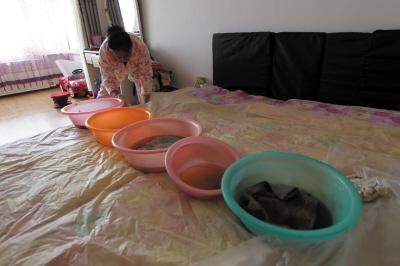 法库楼上漏水，住户失联，小区没物管，业主维权难！律师来支招……